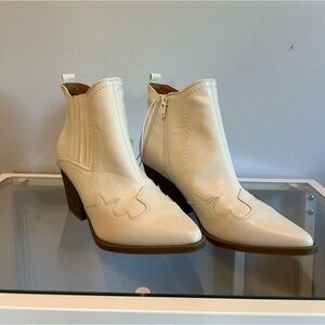 Cowboy-Style short booties